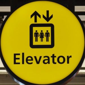 A sign indicating that elevators are near.